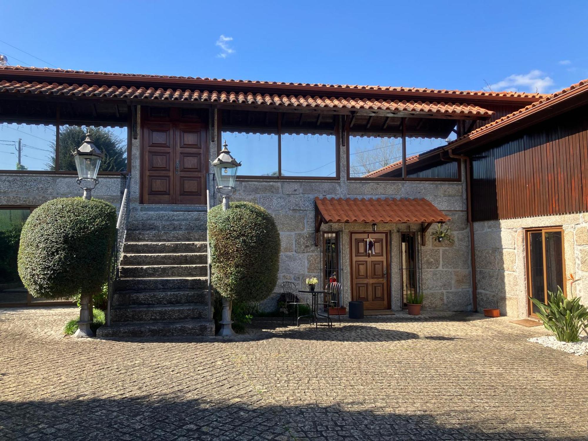 Bergui Guesthouse - Em Guimaraes Desde 2017 Luaran gambar