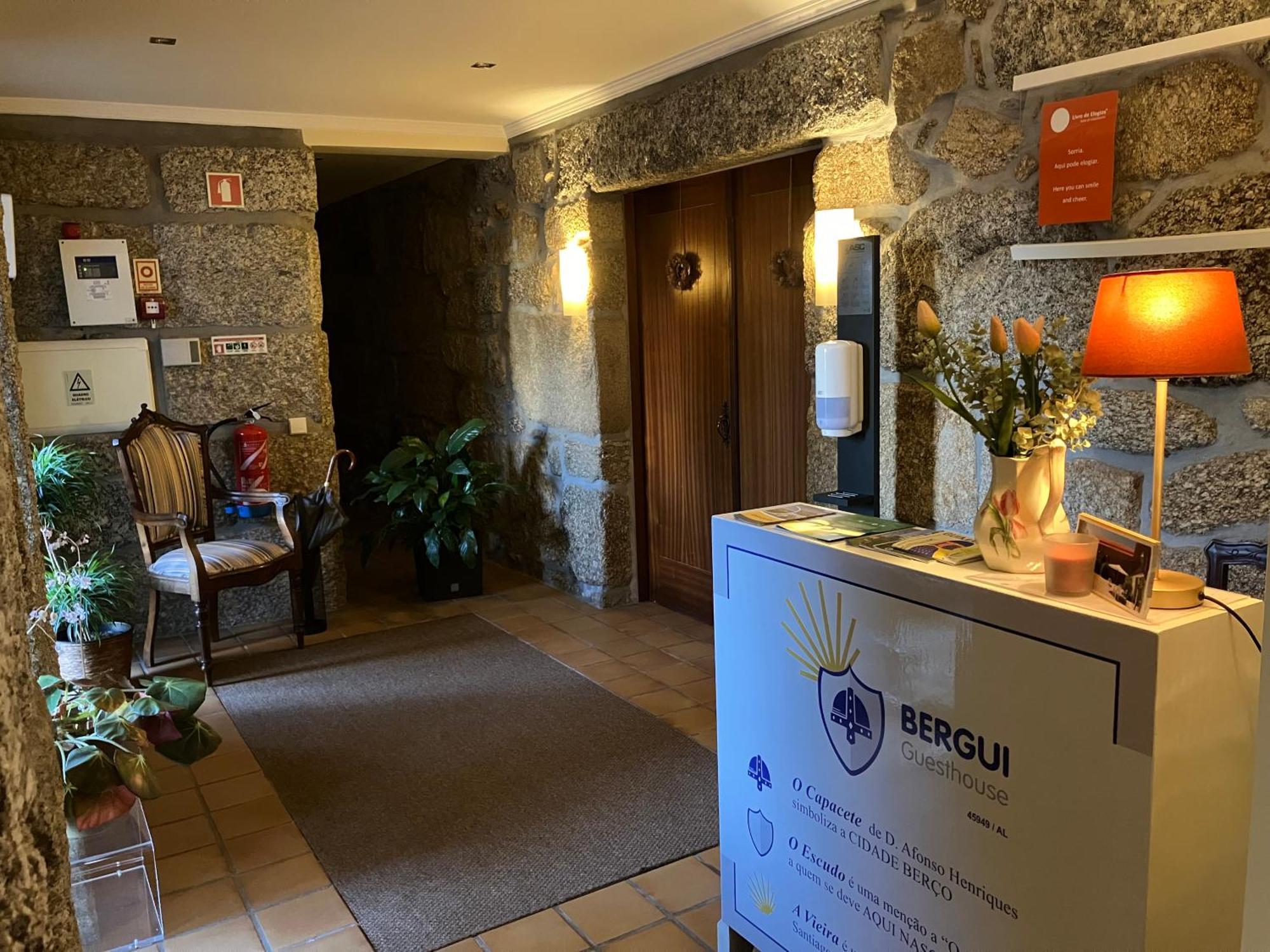 Bergui Guesthouse - Em Guimaraes Desde 2017 Luaran gambar